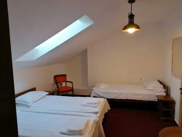 Cameră Triplă la Mansardă - 2