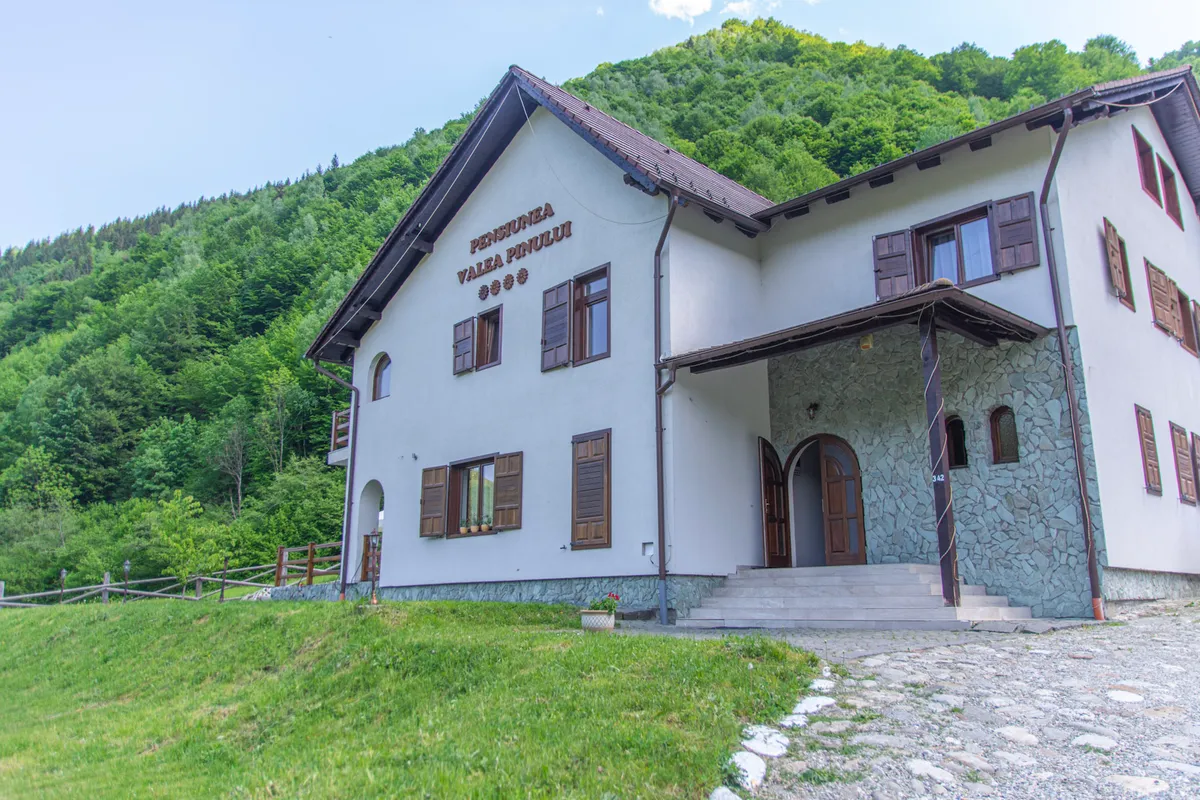 Râu Sadului — Țara Colibelor și poarta spre munți